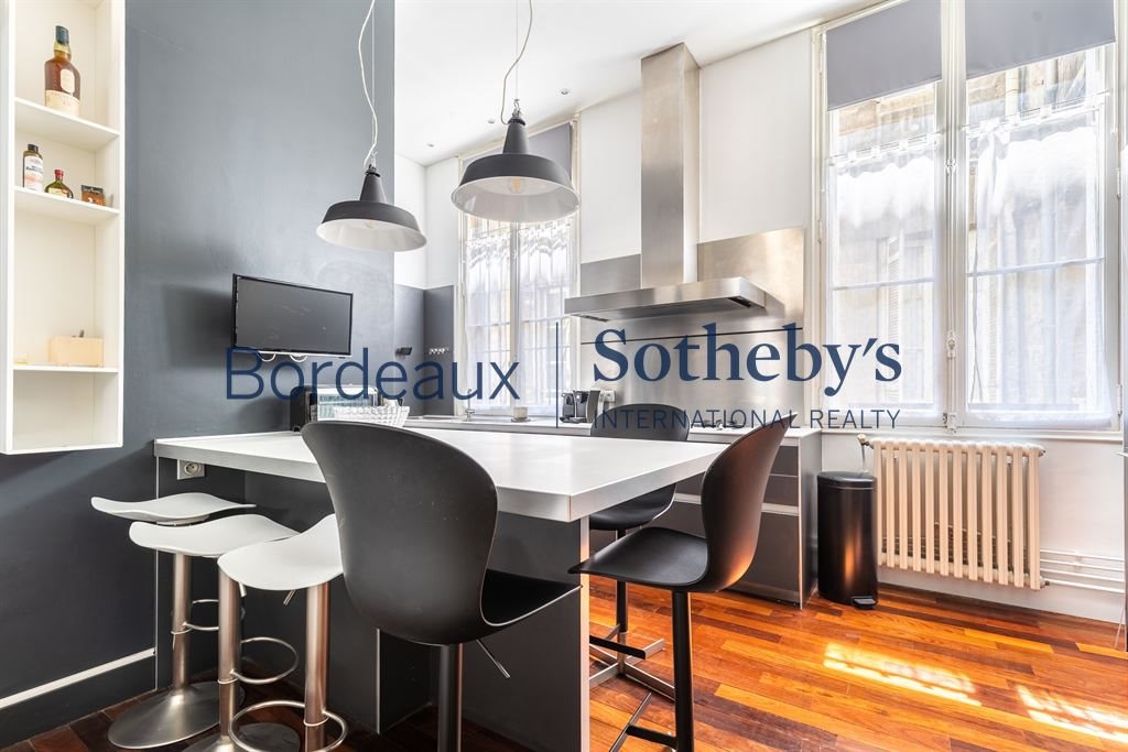 Bordeaux City Center Elegant Town Furnished Apartment With Balconies & Elevator - Vue 6
