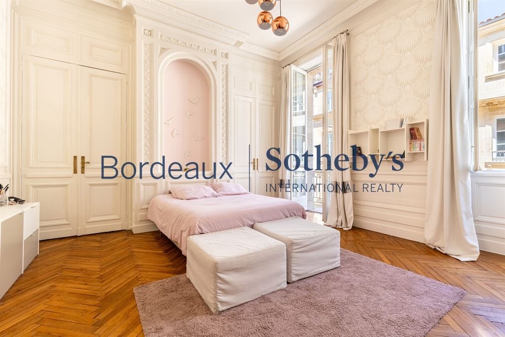 Bordeaux City Center Elegant Town Furnished Apartment With Balconies & Elevator - Plus