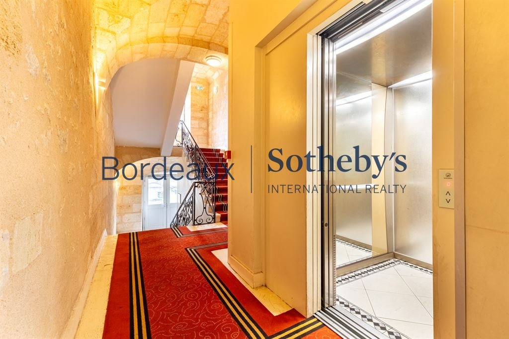 Bordeaux - Triangle / Gambetta - 93M² - 2 Bedrooms - Elevator - Possibility Parking - Mehr