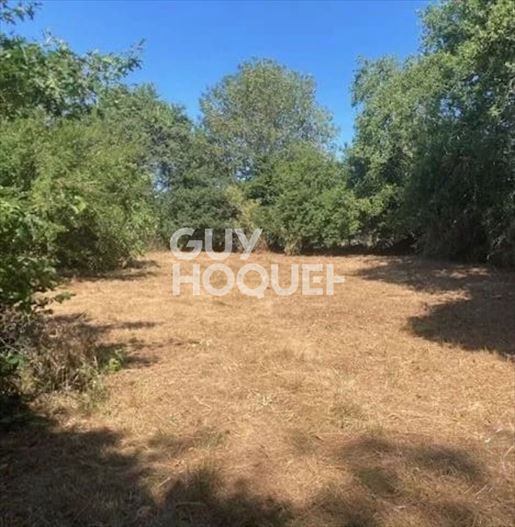 Terrain 816 m² · à Larré · 816 m² · 69 450 €