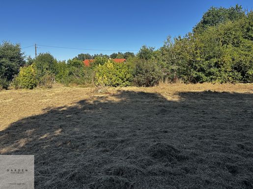 Terrain 670 m² · à Saïx · 49 000 €