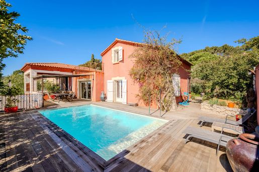 Maison 8 pièces 170 m² · à Carqueiranne · 170 m² · 799 000 €