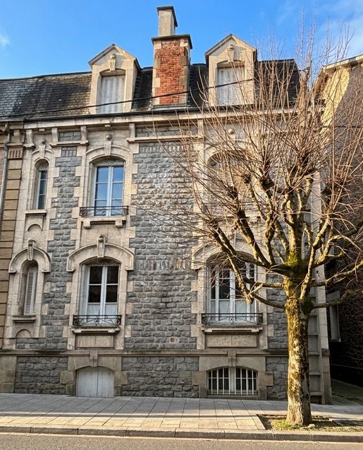 Maison 10 pièces 240 m² · à Brive-la-Gaillarde · 240 m² · 424 000 €