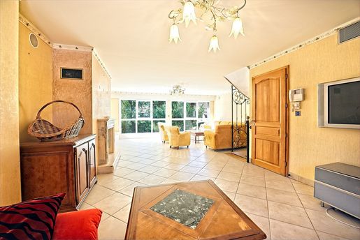 Appartement 6 pièces 196 m² · à Ferney-Voltaire · 196 m² · 720 000 €