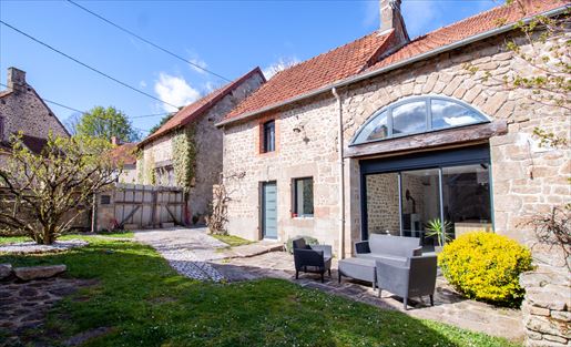 Maison 7 pièces 180 m² · à Jouillat · 180 m² · 260 000 €