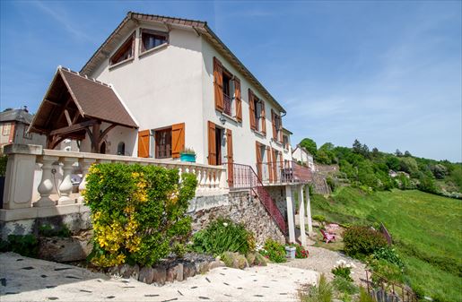 Maison 9 pièces 220 m² · à La Celle-Dunoise · 220 m² · 259 000 €