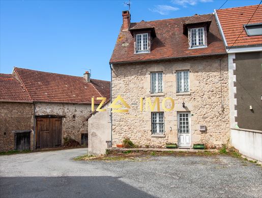 Maison 6 pièces 139 m² · à Bussière-Dunoise · 139 m² · 49 000 €