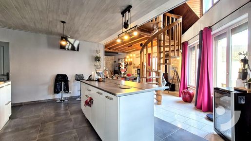 Maison 7 pièces 290 m² · à Damery · 290 m² · 279 000 €