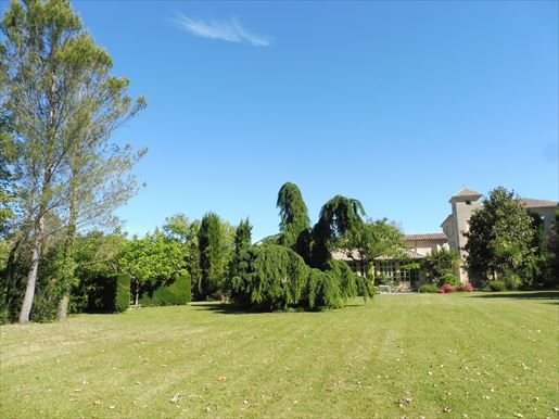 Maison 2 pièces 915 m² · à Uzès · 915 m² · 1 999 000 €