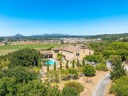 Maison 11 pièces 530 m² · à Montélimar · 530 m² · 1 895 000 €