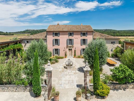 Maison 14 pièces 626 m² · à La Garde-Adhémar · 626 m² · 2 890 000 €