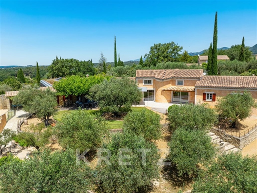8 pièces 274 m² · à Puyméras · 274 m² · 1 595 000 €