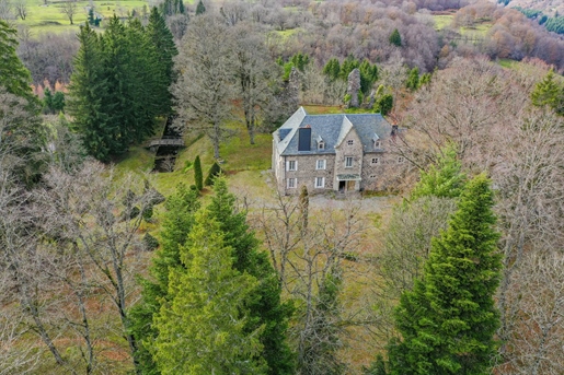 Marcenat 680m²