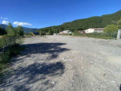 Terrain 2600 m² · à La Saulce · 520 000 €