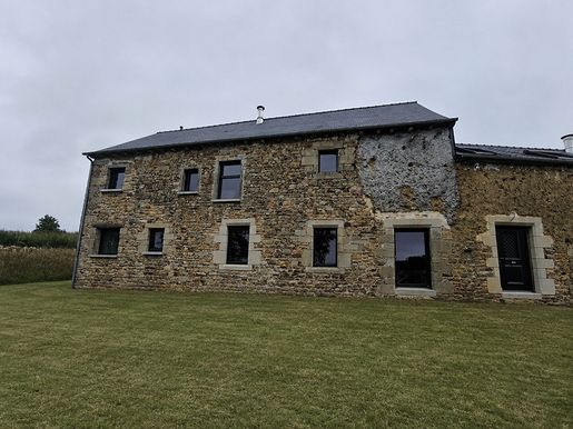 Maison 6 pièces 310 m² · à Caulnes · 310 m² · 199 900 €