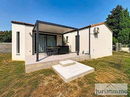 Maison 5 pièces 94 m² · à Camaret-sur-Aigues · 94 m² · 307 000 €