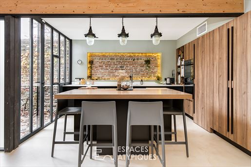 Maison 9 pièces 244 m² · à Bruguières · 244 m² · 595 000 €