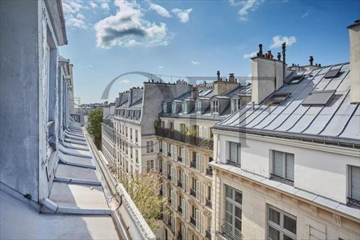 2 pièces 44 m² · à Paris 7ème · 44 m² · 880 000 €