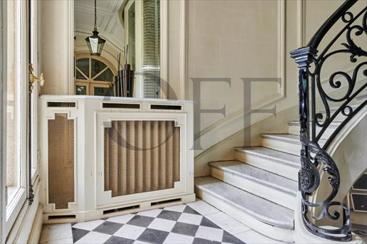 Appartement 2 pièces 50 m² · à Paris 7ème · 50 m² · 1 250 000 €
