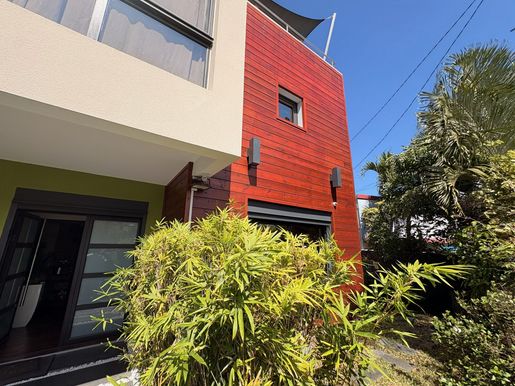 Maison 10 pièces 285 m² · à Saint-Louis · 285 m² · 749 000 €