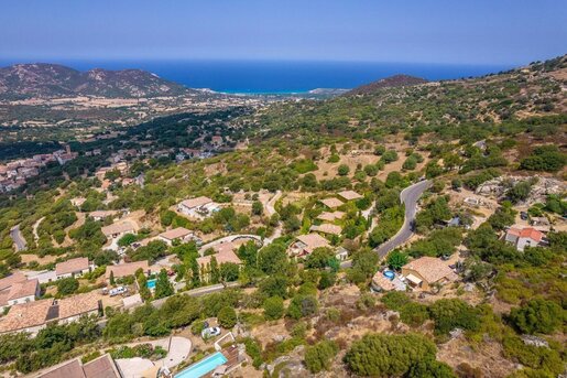 Terrain 3424 m² · à Sant'Antonino · 370 000 €