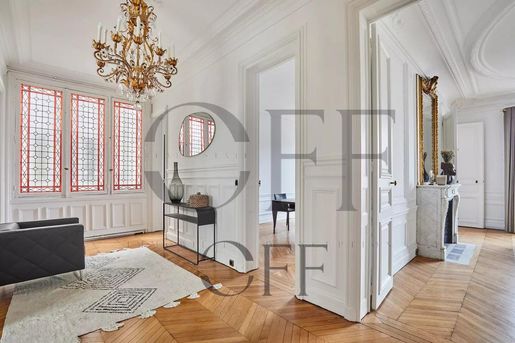 Appartement 6 pièces 180 m² · à Paris 8ème · 180 m² · 3 000 000 €