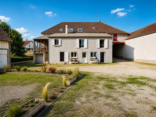Maison 14 pièces 193 m² · à Le Châtelet · 193 m² · 129 000 €