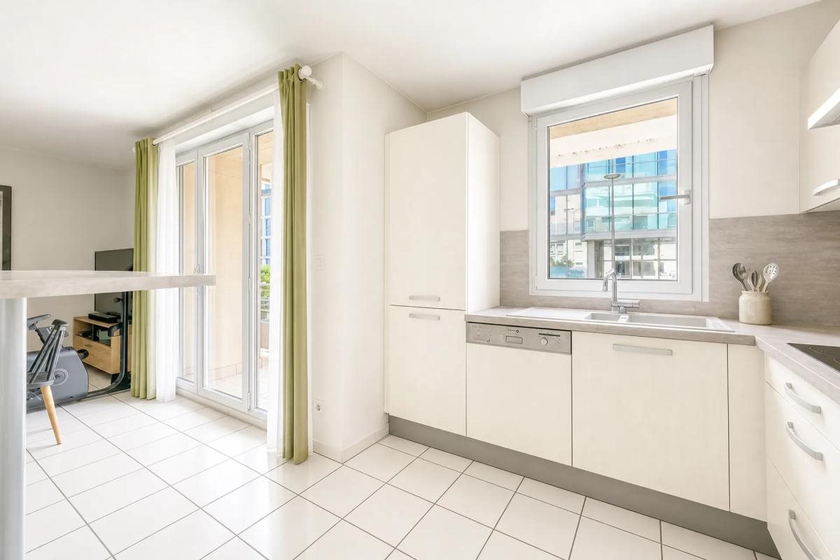 Tours Gare - T2 with balcony and parking, sold rented - Vue 2