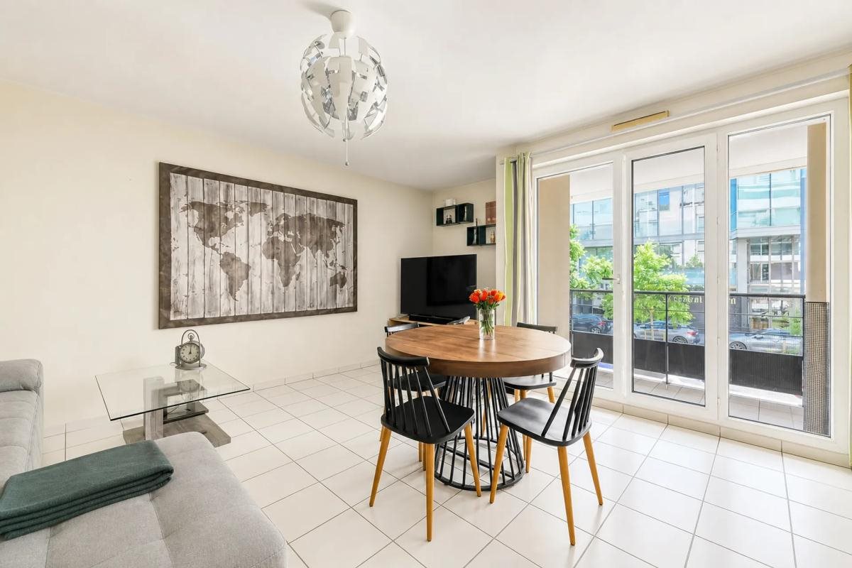 Tours Gare - T2 with balcony and parking, sold rented - Plus