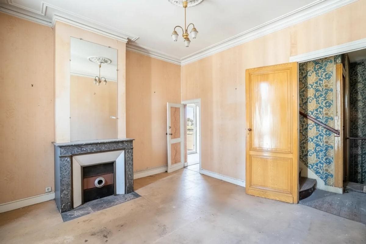 Building with 6 rooms, 119 m² in Bordeaux - Plus