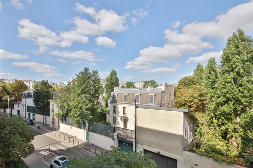 Appartement 5 pièces 130 m² · à Paris 16ème · 130 m² · 1 350 000 €