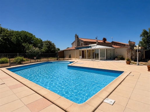 Maison 8 pièces 167 m² · à Pissotte · 167 m² · 347 000 €