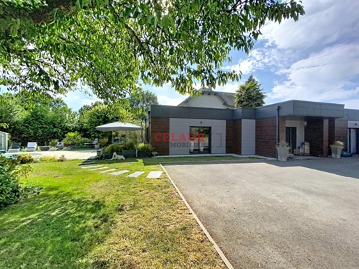 Maison 6 pièces 243 m² · à Lubersac · 243 m² · 435 000 €