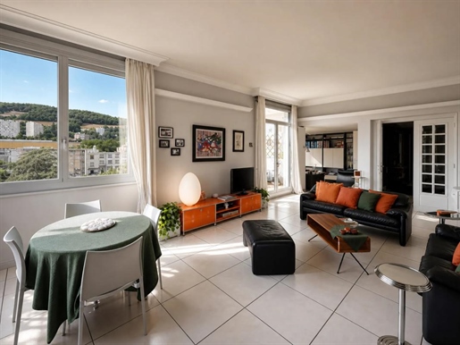 Appartement 5 pièces 174 m² · à Saint-Etienne · 174 m² · 245 000 €