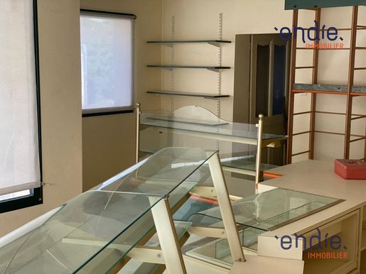 Maison 6 pièces 146 m² · à Saint-Jean-de-Sauves · 146 m² · 70 000 €