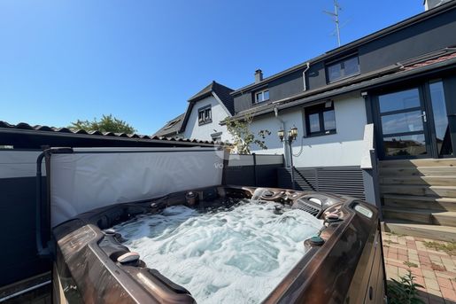 House requiring no major work, with garden, photovoltaic panels, garage and