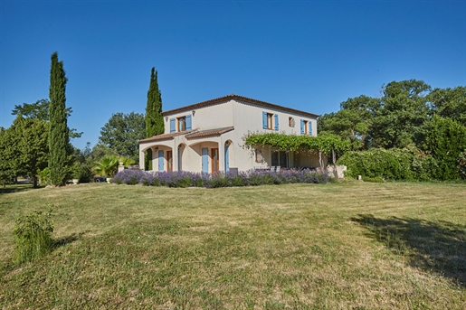 Maison 7 pièces 194 m² · à Lambesc · 194 m² · 634 000 €