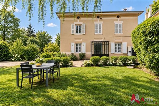 Maison 10 pièces 372 m² · à Charbonnières-les-Bains · 372 m² · 1 500 000 €