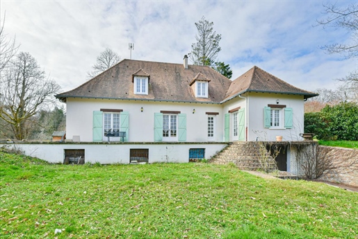 Maison 10 pièces 253 m² · à Champniers-Et-Reilhac · 253 m² · 299 900 €