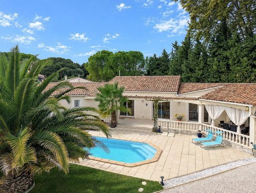 Maison 6 pièces 145 m² · à Montaren-Et-Saint-Médiers · 145 m² · 549 000 €