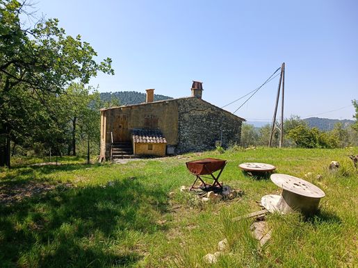 Terrain 6000 m² · à L'Escarène · 280 095 €