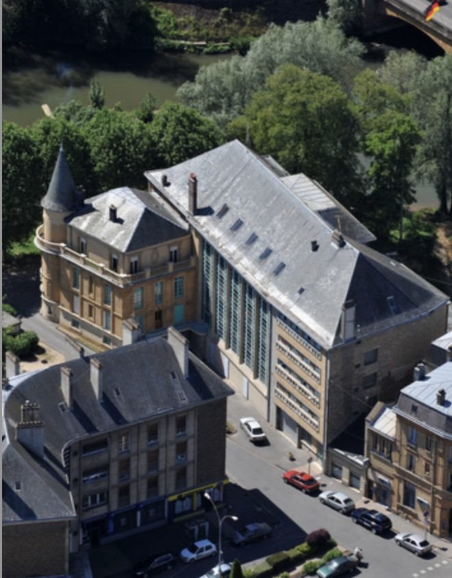 Maison à vendre, 2550m², Sedan