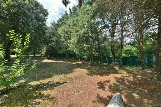 A 5km d'Uzès, Terrain constructible · à Saint-Siffret · 145 000 €