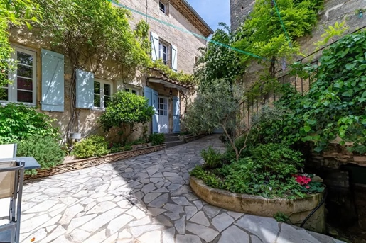 Maison 6 pièces 145 m² · à Uzès · 145 m² · 570 000 €