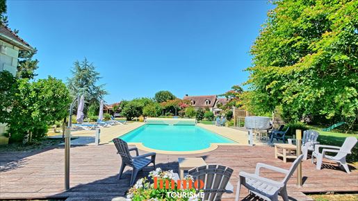 Maison 15 pièces 438 m² · à Sainte-Maure-de-Touraine · 438 m² · 1 044 700 €