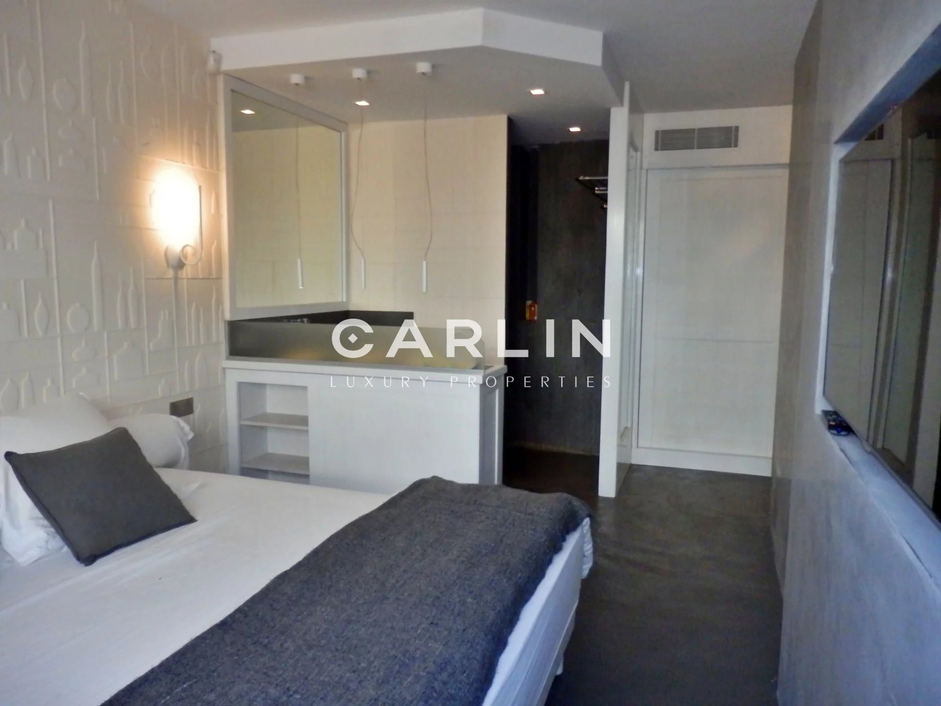 Superb apartment with terrace and swimming pool - Mehr