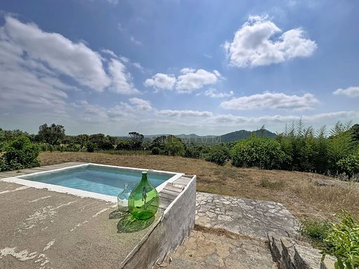 Maison 10 pièces 213 m² · à Saint-Mathieu-de-Tréviers · 213 m² · 1 470 000 €