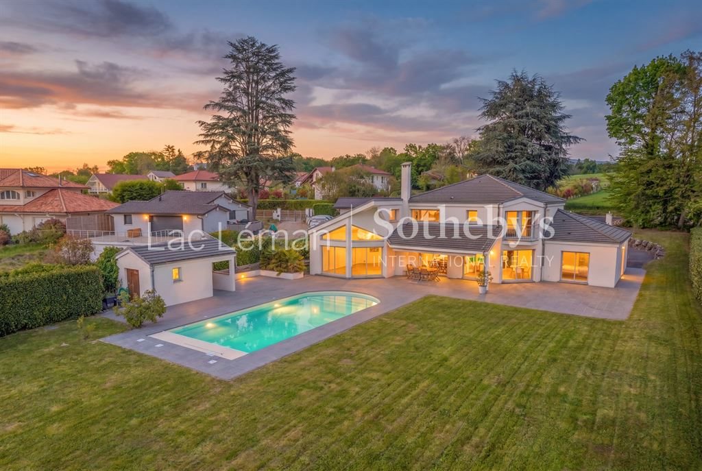 Maison à vendre, 240m², Nernier