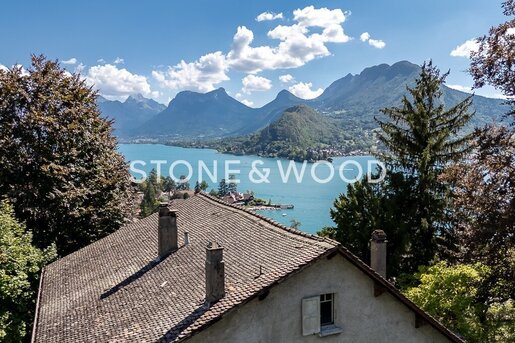 Maison 9 pièces 230 m² · à Talloires-Montmin · 230 m² · 1 300 000 €