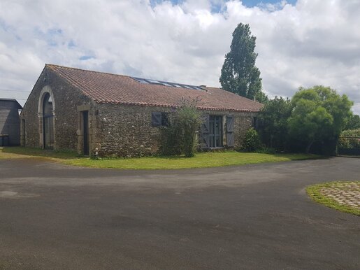 Maison 9 pièces 443 m² · à La Garnache · 443 m² · 750 750 €